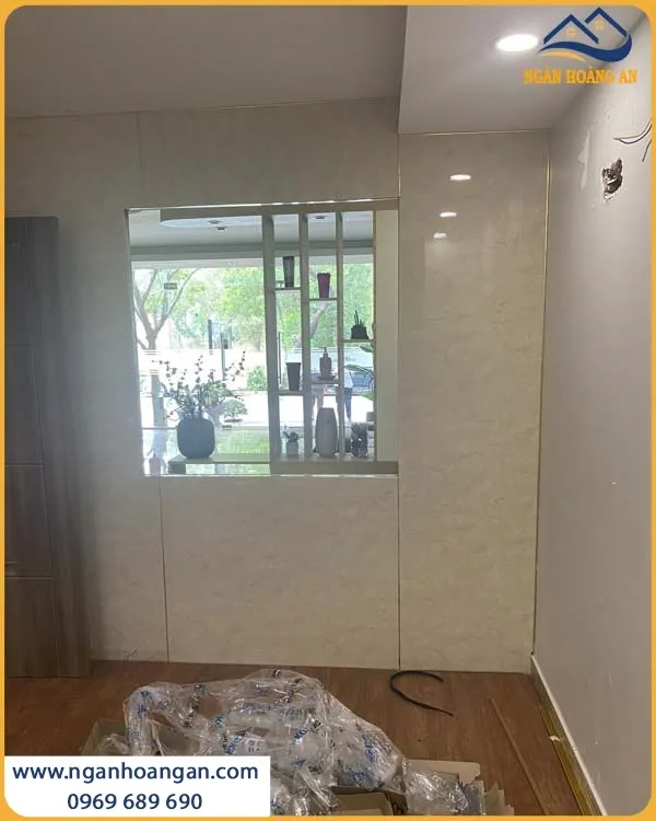 Thi Công Ốp Tường Tấm PVC Nhựa Giả Đá Chắc Chắn Cho Không Gian